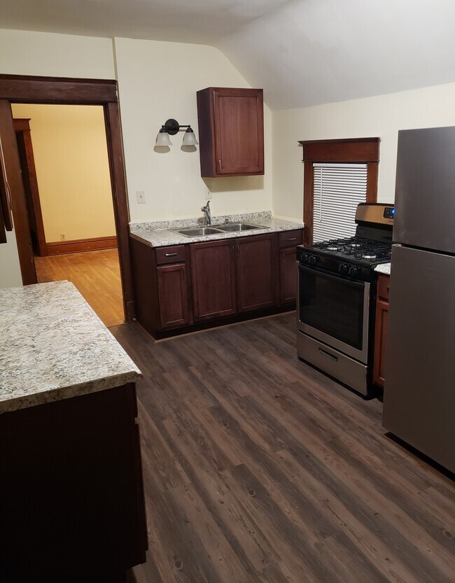 1083 Albemarle St, Saint Paul, MN 55117