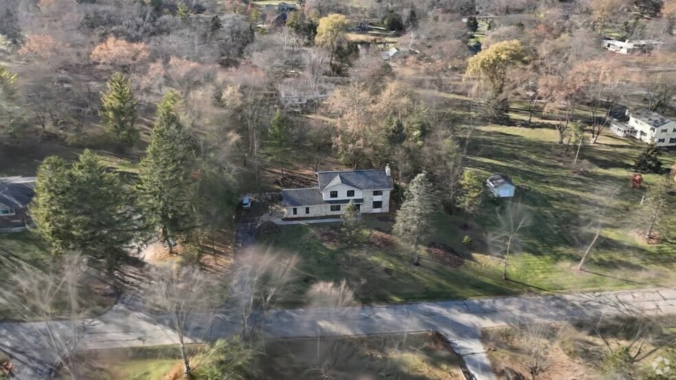 11747 N Vega Ave, Mequon, WI 53097 - photo 2