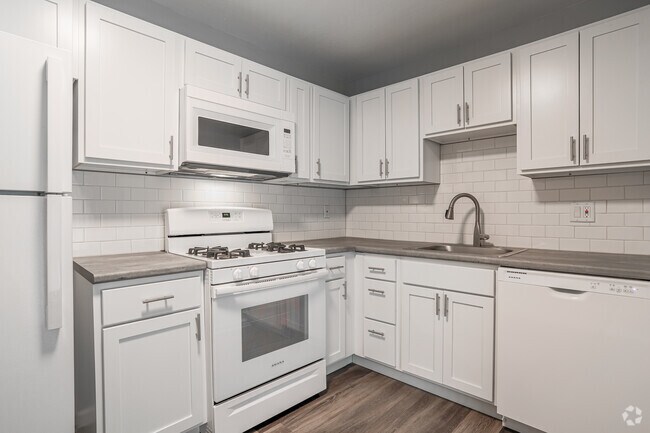 2 BR, 1 BA - Kitchen