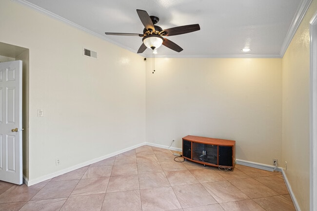 22321 Hartland St, Canoga Park, CA 91303 - photo 7