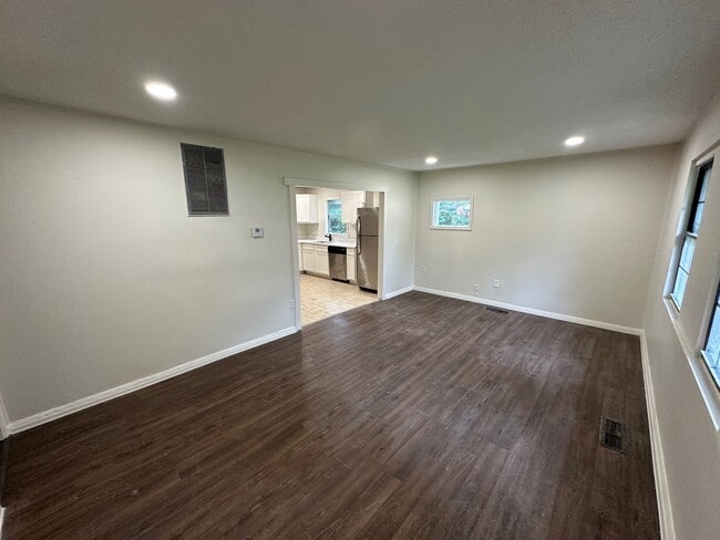 476 Mineral Rd, Memphis, TN 38120 - photo 2