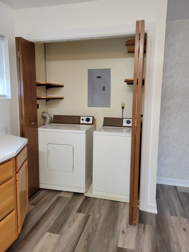 757 W 8th St unit . 1, Dubuque, IA 52001 - photo 3