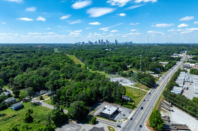 Moreland Avenue forms the eastern border of the Custer-McDonough-Guice neighborhood, providing easy access to surrounding areas.