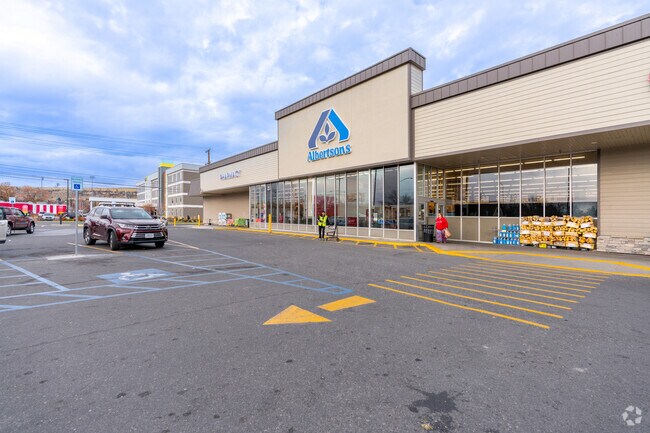 Albertsons in Highlands makes grocery shopping convenient for East Central Billings residents.