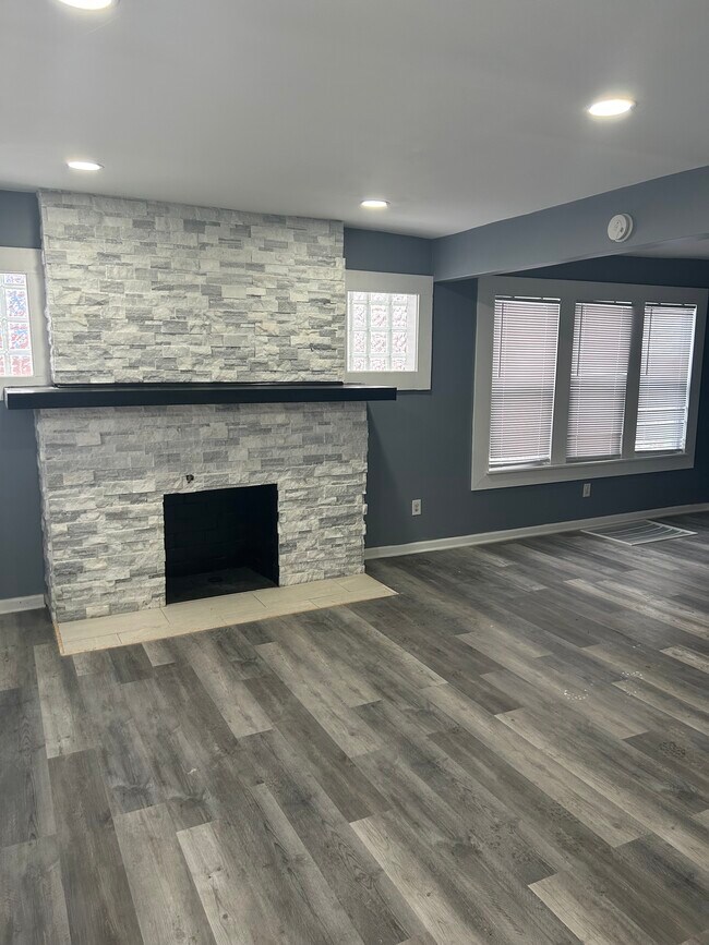 14557 Strathmoor St unit Bottom unit, Detroit, MI 48227 - photo 4