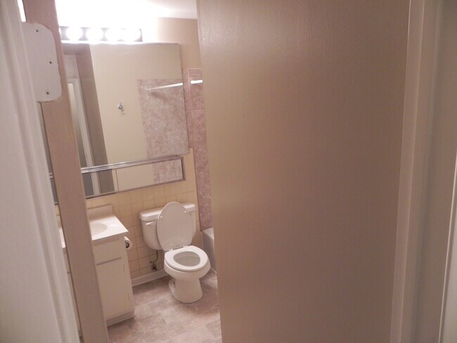 Twin Oaks unit 113, Joliet, IL 60431 - photo 6