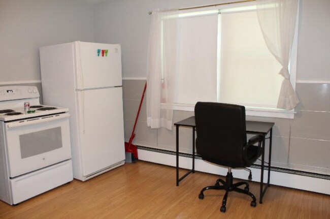 12 Brooks Ave unit 2, Lewiston, ME 04240 - photo 5