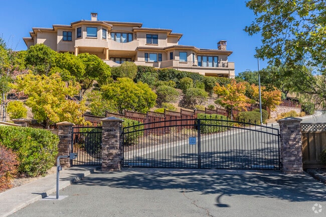 Hiddenbrooke's more luxurious residences are protected with their own gated driveways.