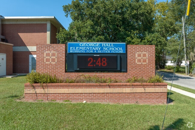 George Hall Elementary School is a great choice for families in Rockarby with young children.