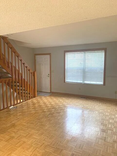 5125 Singleton Dr, Hilliard, OH 43026 - photo 2