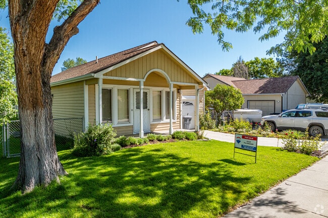 Craftsman homes in Franklin to the Fort are abundant.