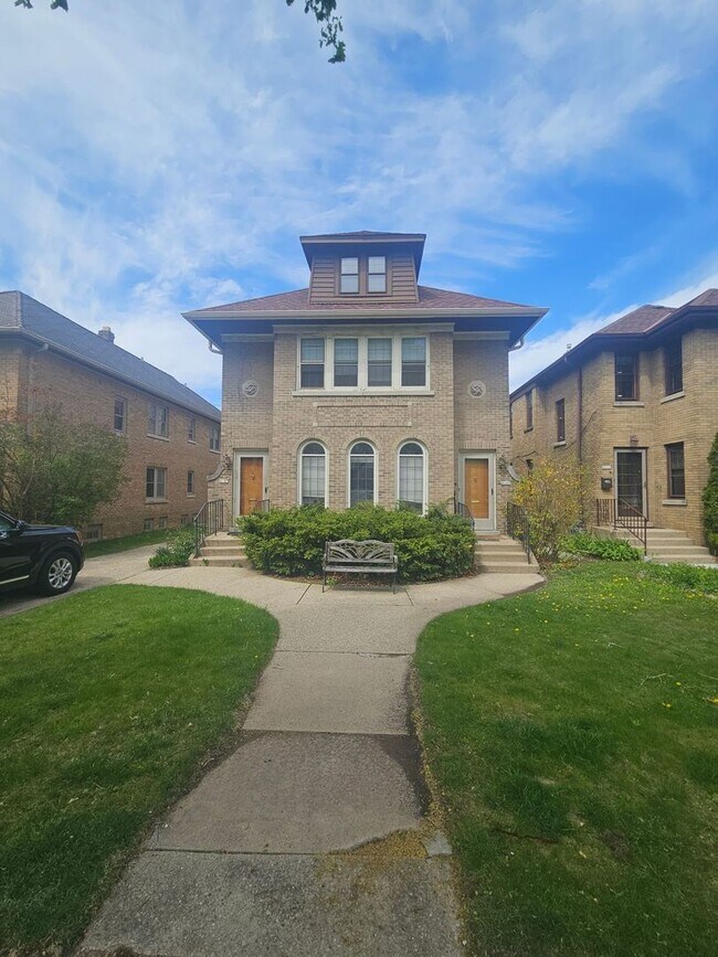 4147-4149-4149 N Bartlett Ave Unit 4149 - Upper, Shorewood, WI 53211