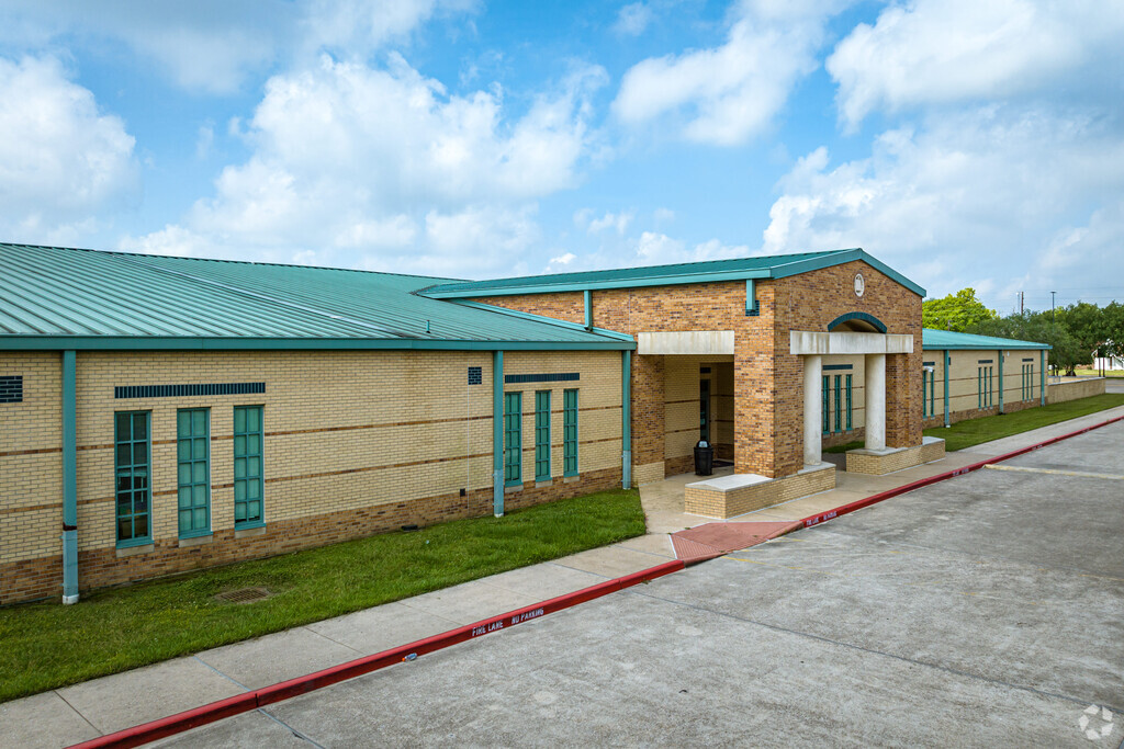 Pietzsch/Mac Arthur Elementary School, Rankings & Reviews - Homes.com