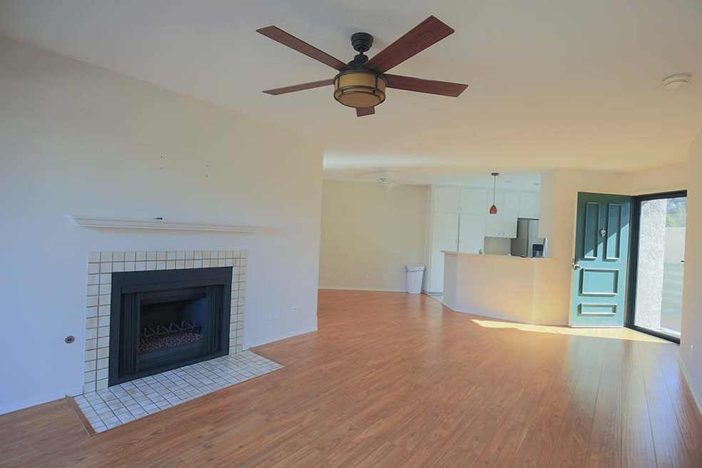 Living room w/fireplace