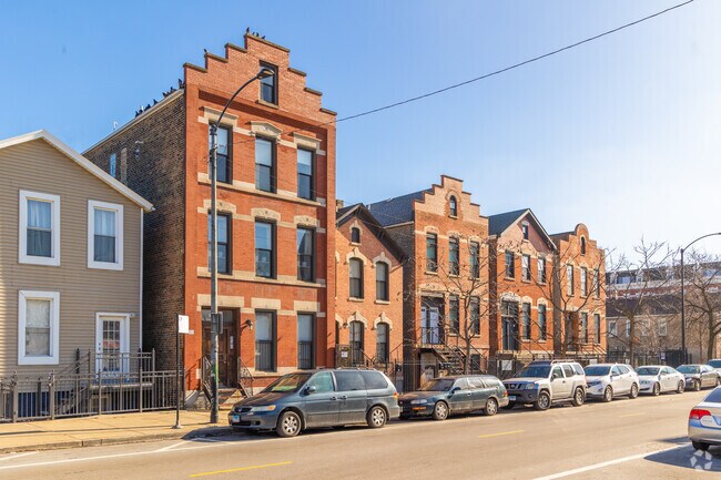 Most homes in Pilsen are made of brick.