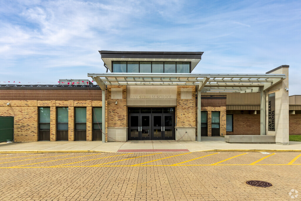 Jay Stream Middle School serves students living in Carol Stream.