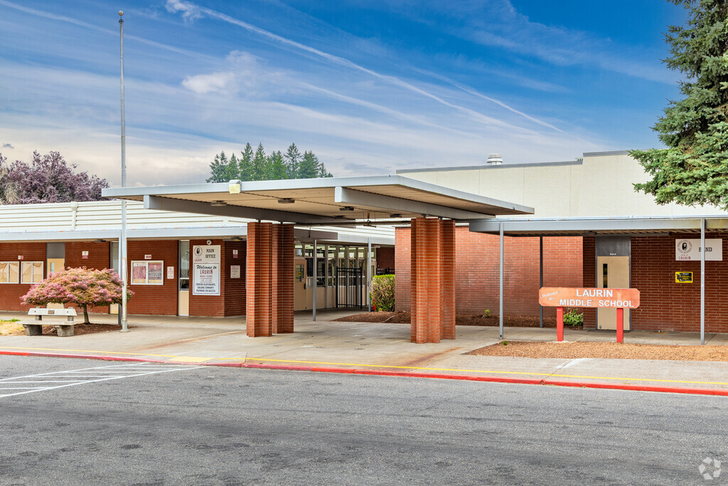 Laurin Middle School is behind Glenwood Elementary in NE Vancouver.