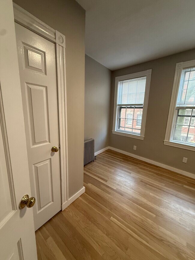 82 Phillips St unit 82 Phillips, Boston, MA 02114 - photo 4