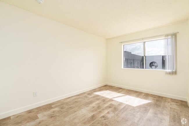 636 N HILL PLACE, Los Angeles, CA 90012 - photo 5