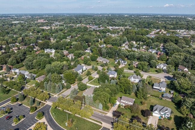 South Holland makes it easy to go out and enjoy downtown, then come home to peace and quiet.