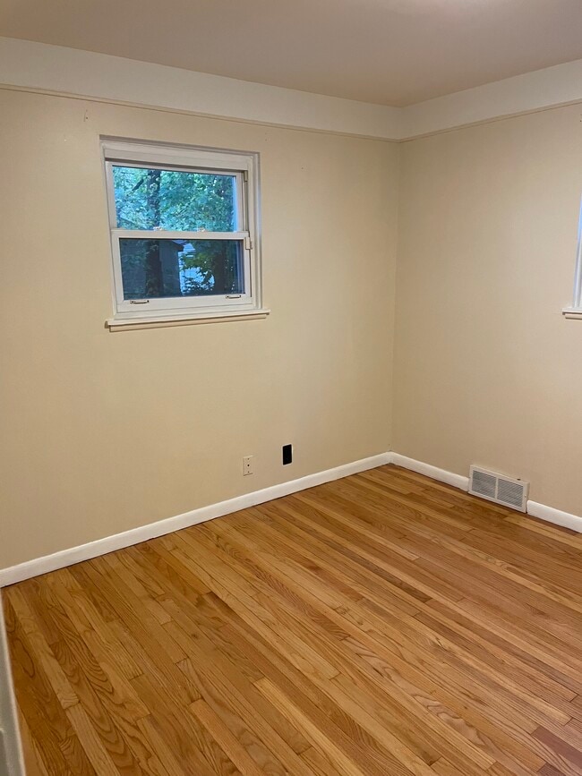 6217 Beech Daly Rd, Taylor, MI 48180 - photo 3