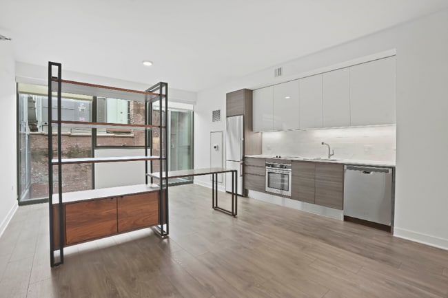 210 W Hubbard St, Chicago, IL 60654 - photo 3