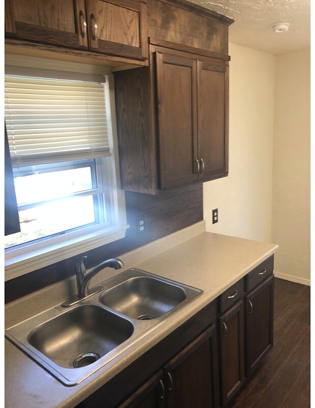 110 S 9th St, Chickasha, OK 73018 - photo 4