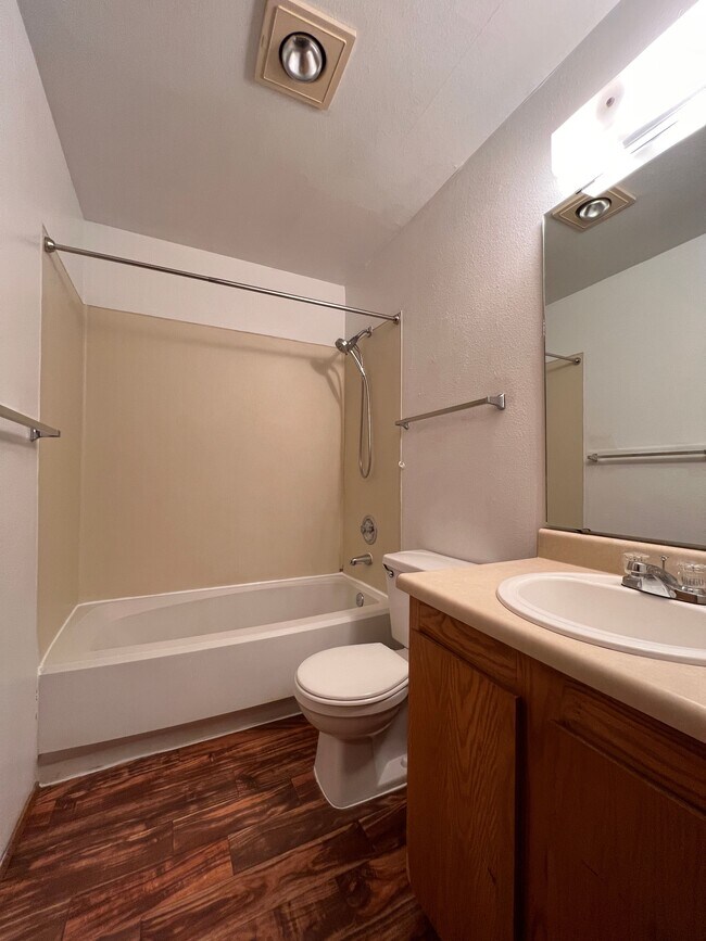 Mountain View Apartment, Seattle, WA 98125 - photo 2