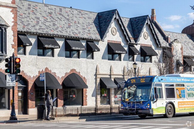 Bus lines run through downtown Libertyville semi frequently making commuting easy.
