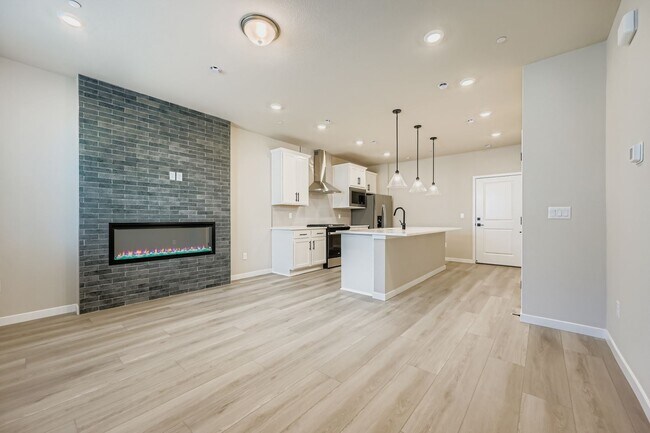 2787 Bear Springs Cir, Longmont, CO 80503 - photo 4