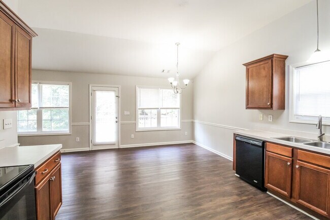 44 Creek View Ct, Hoschton, GA 30548 - photo 5