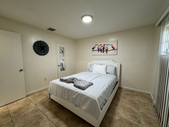 506 Quincy Ave unit D4 furnished, Fort Pierce, FL 34950 - photo 3