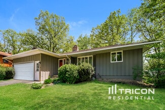 972 Valley Oaks Rd, Vadnais Heights, MN 55127