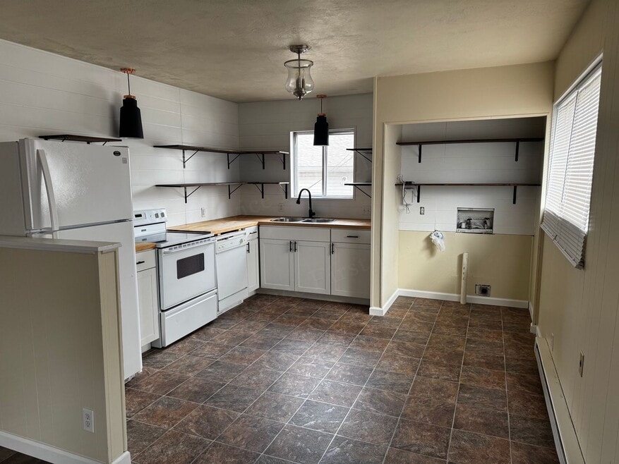 Clark St - Duplex for rent