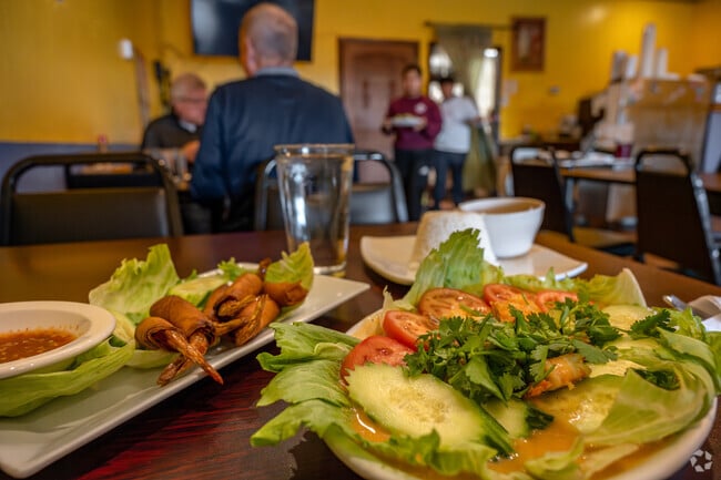 Taste of Thaiyai serves authentic Thai cuisine near Alimagnet.