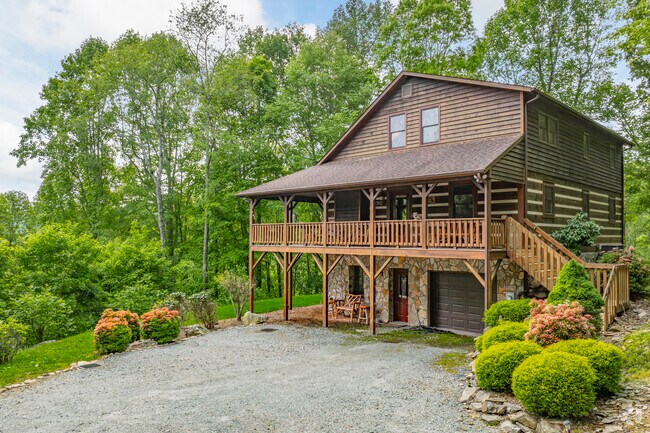Vilas features cabins with rustic mountain architecture, incorporating natural materials like hand-hewn logs, stone fireplaces, and expansive decks.