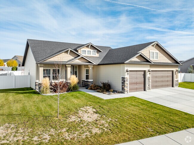 Spacious homes with two or more car garages are common in Kimberly.