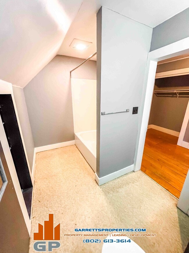 24 Steeple Place unit 4, Saint Johnsbury, VT 05819 - photo 3