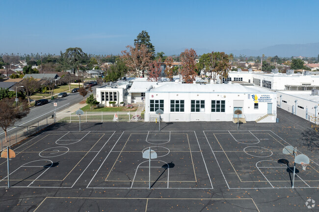 Garfield Elementary School  has multiple basketball courts.