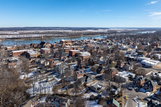 The only thing between downtown Washington and the Missouri River is the Amtrak train line.