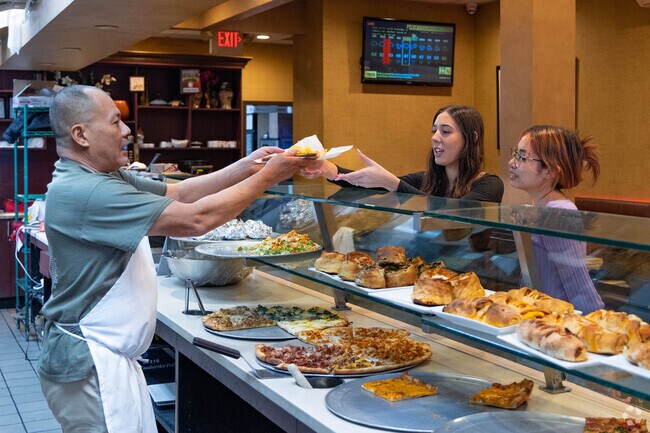 DaVinci’s Pizzeria and Restaurant in Island Park is a local favorite for pizza and Italian dishes.