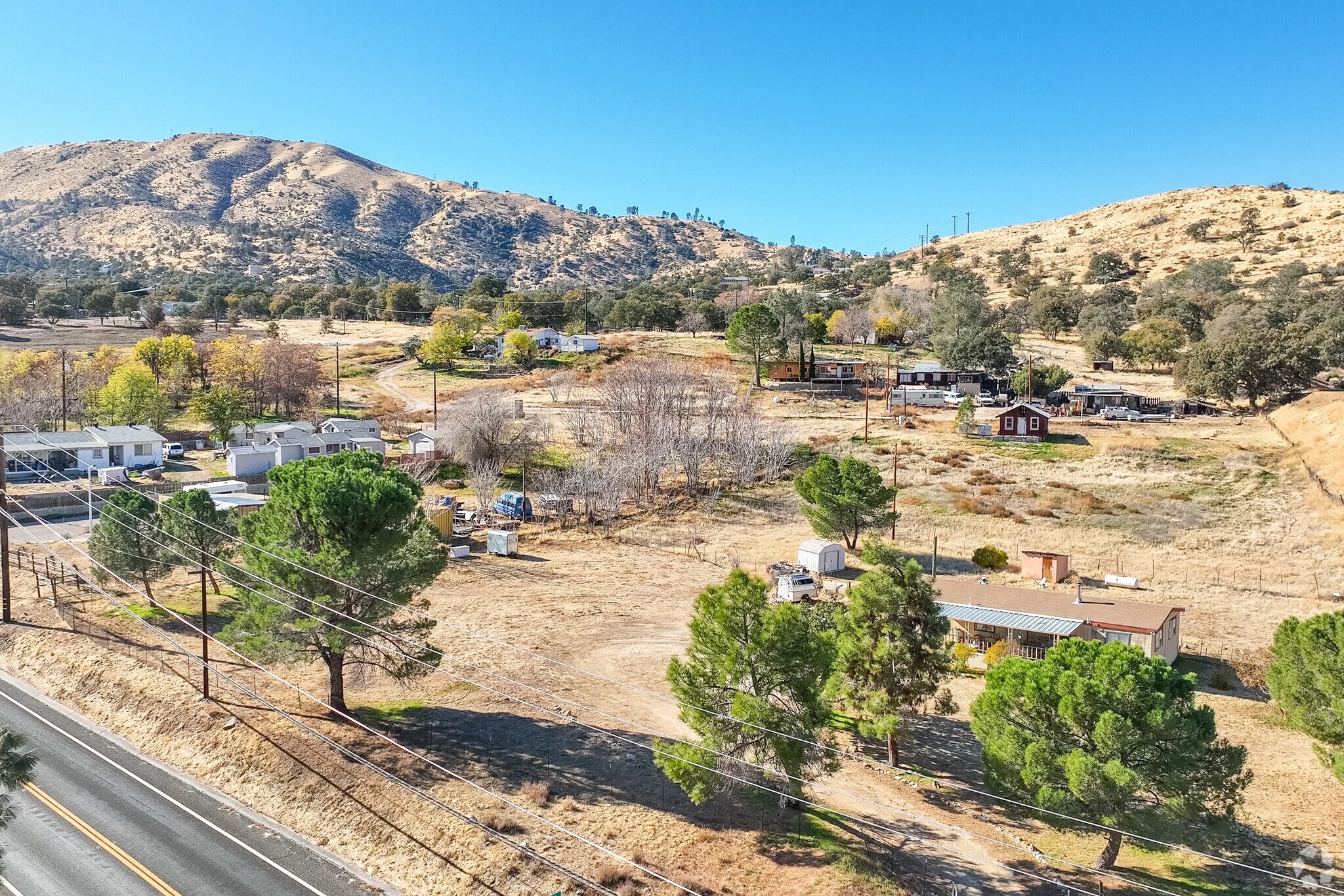 Rows of similar homes found in Bodfish.