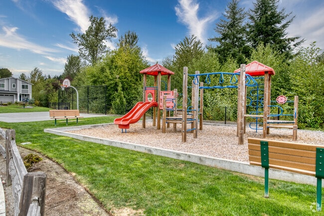 Lakeland South has pocket parks throughout the community.
