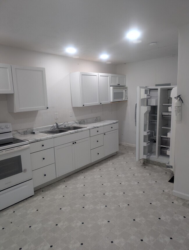 1680 E Whisnand Rd unit 7, Bloomington, IN 47408 - photo 6