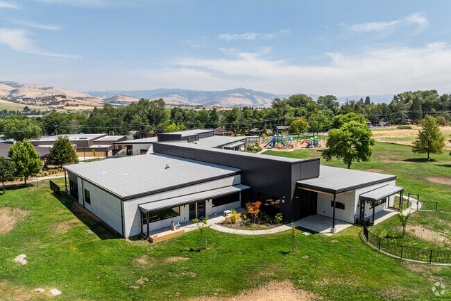 Helman Elementary School is a large campus in Ashland.