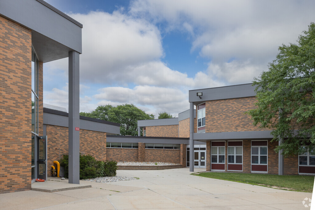 Entrance to Eaton Rapids Middle school part of Outer Eaton County.
