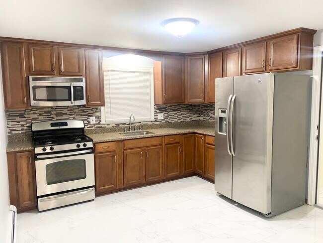 317 Alexander Ave unit 2, Bridgeport, CT 06606 - photo 7