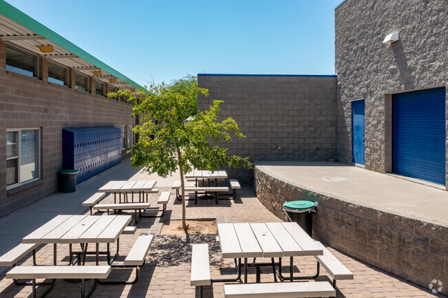 Summit School of Ahwatukee lunch tables.