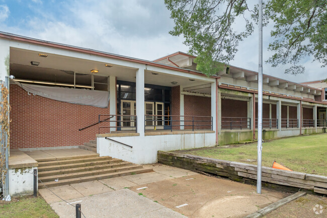 Cummings K-8 in Memphis maintains a a student-teacher ratio of 11 to 1.
