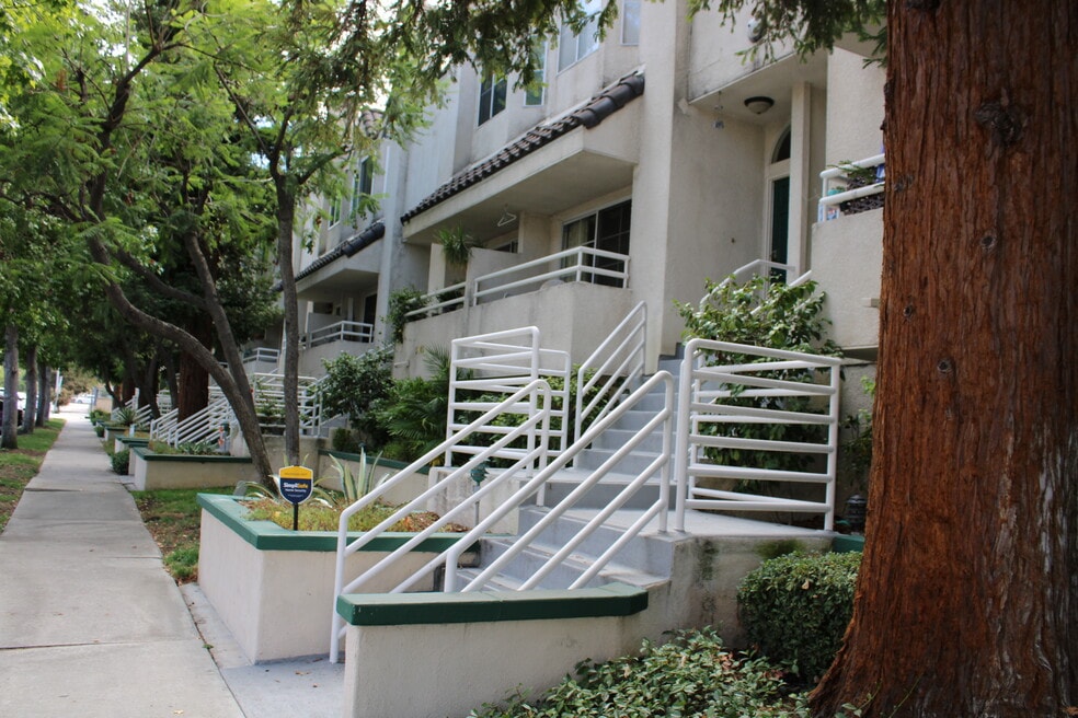 5145 Yarmouth Ave, Encino, CA 91316 - photo 1